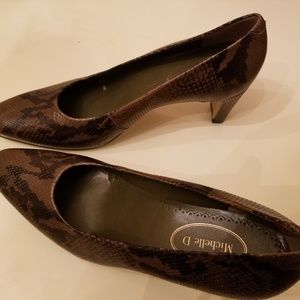 Size 9 Michelle D Pumps